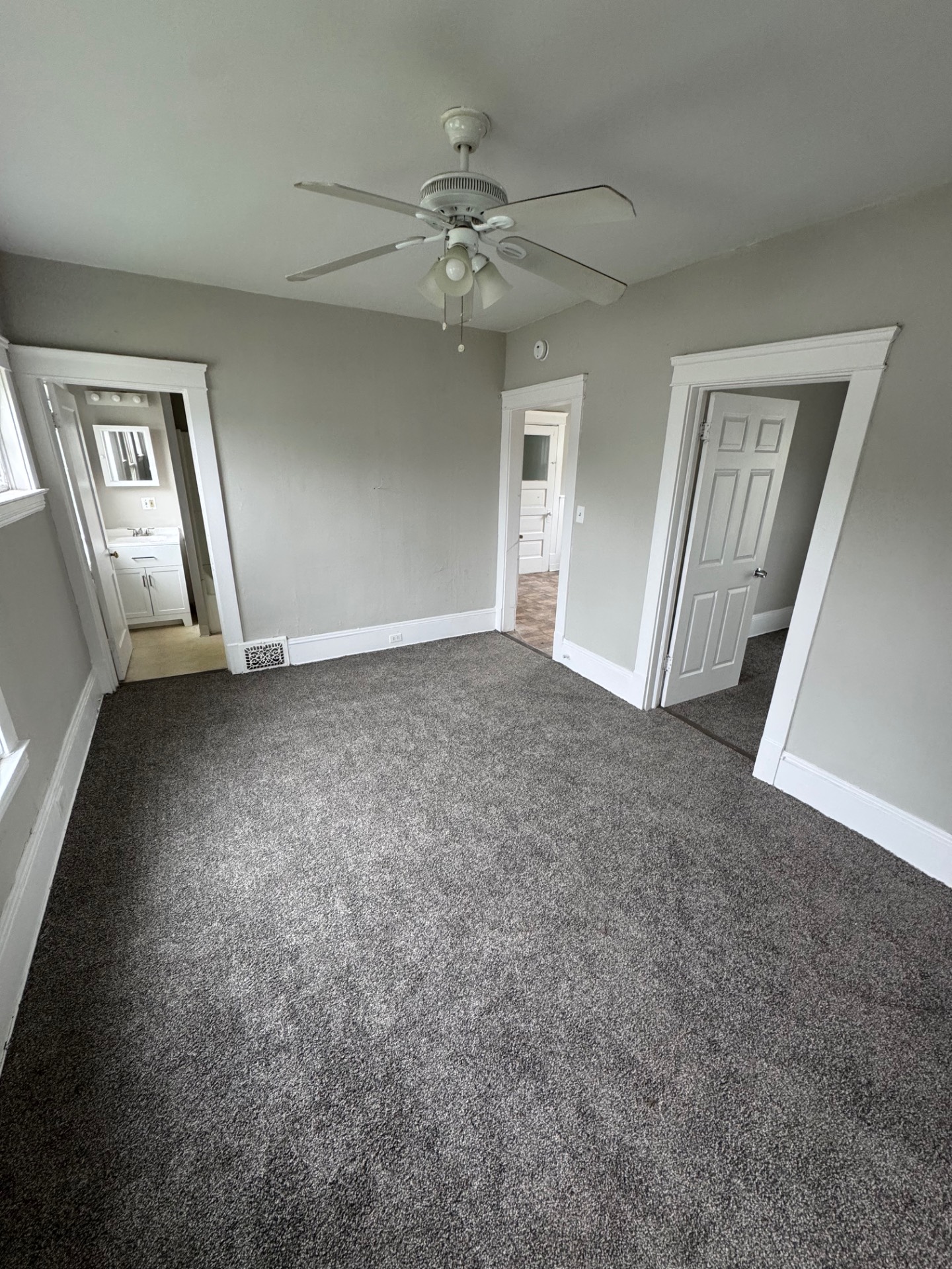 7923 Connecticut Avenue - Upper