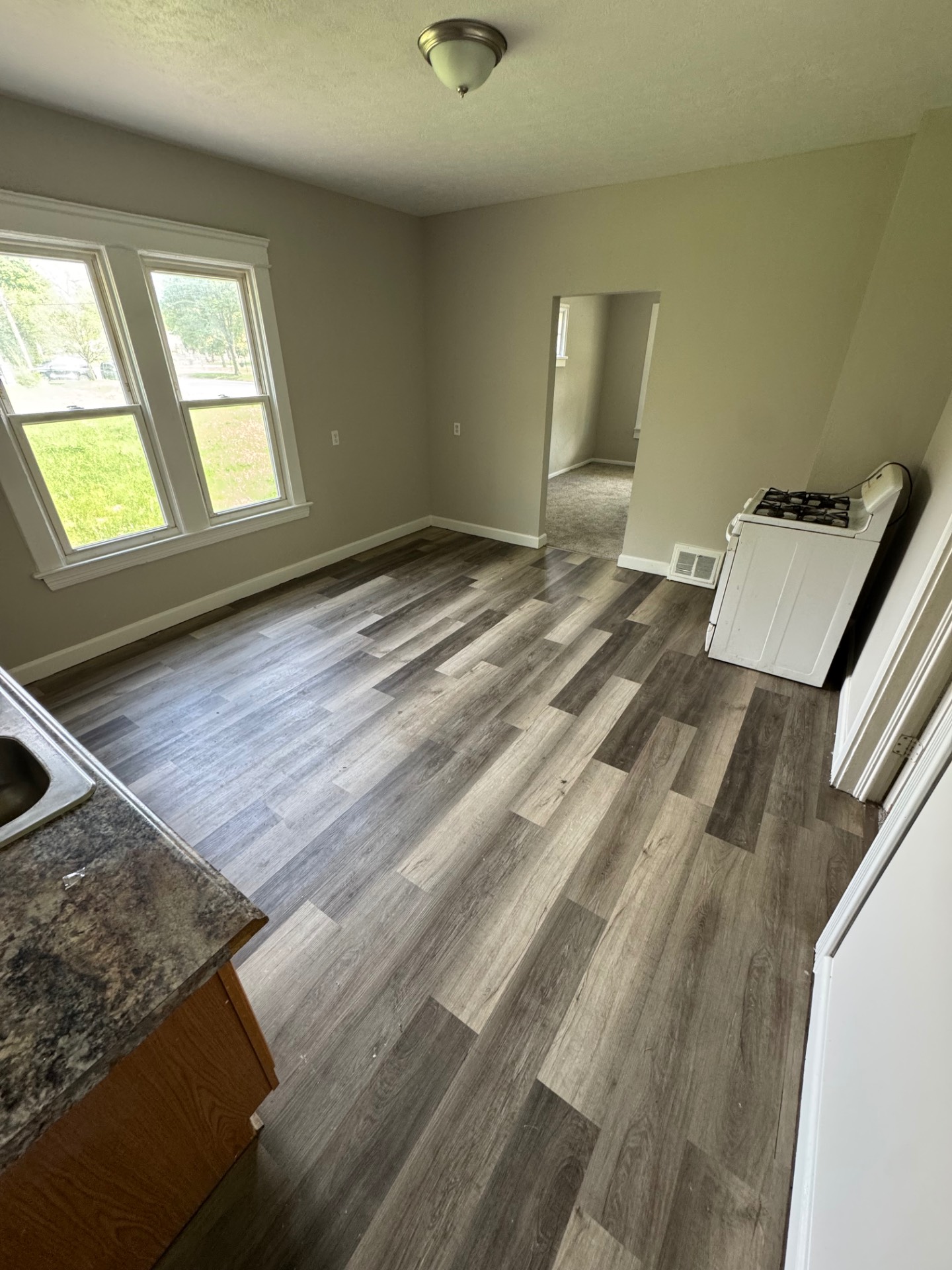 5911 Lansing Avenue - Lower